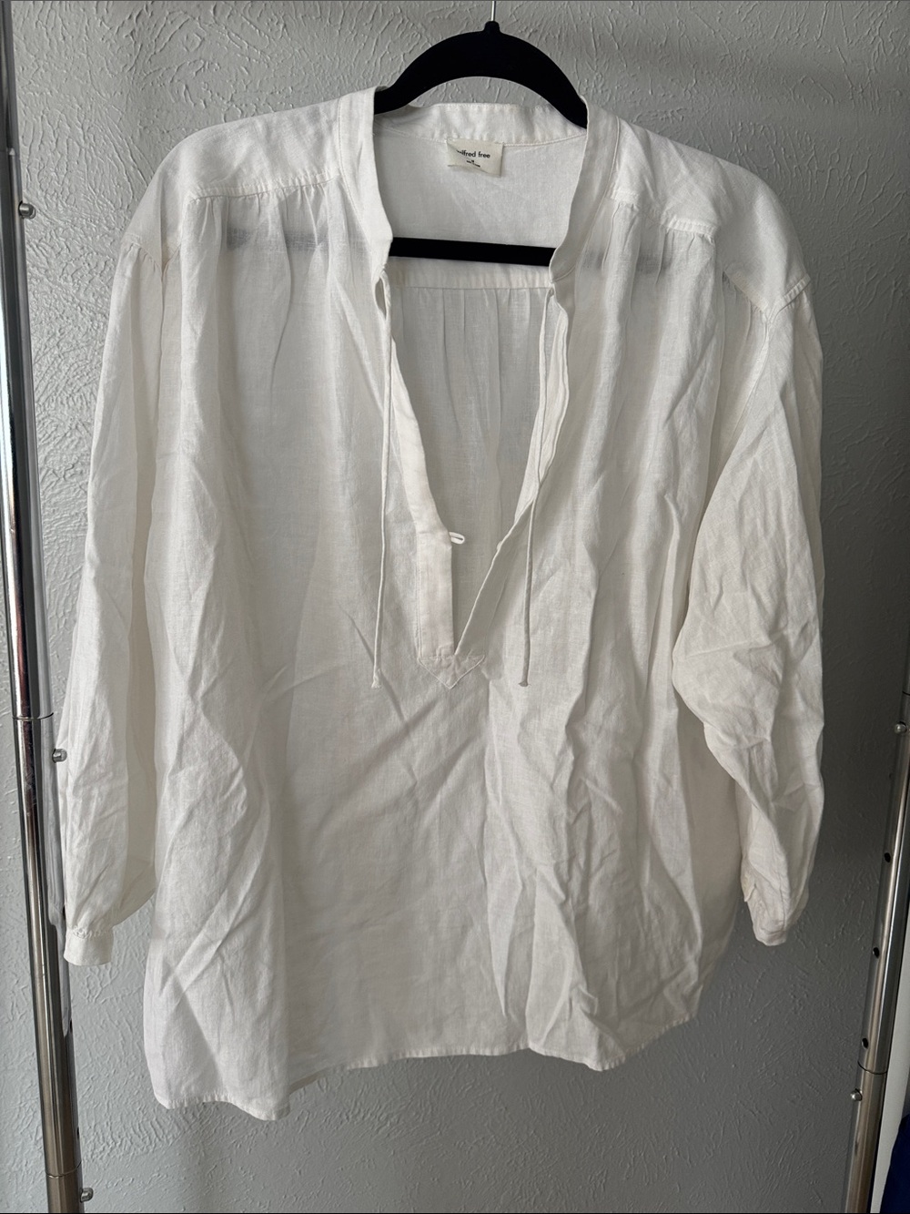 Aritzia White Cotton Top with V-Neck